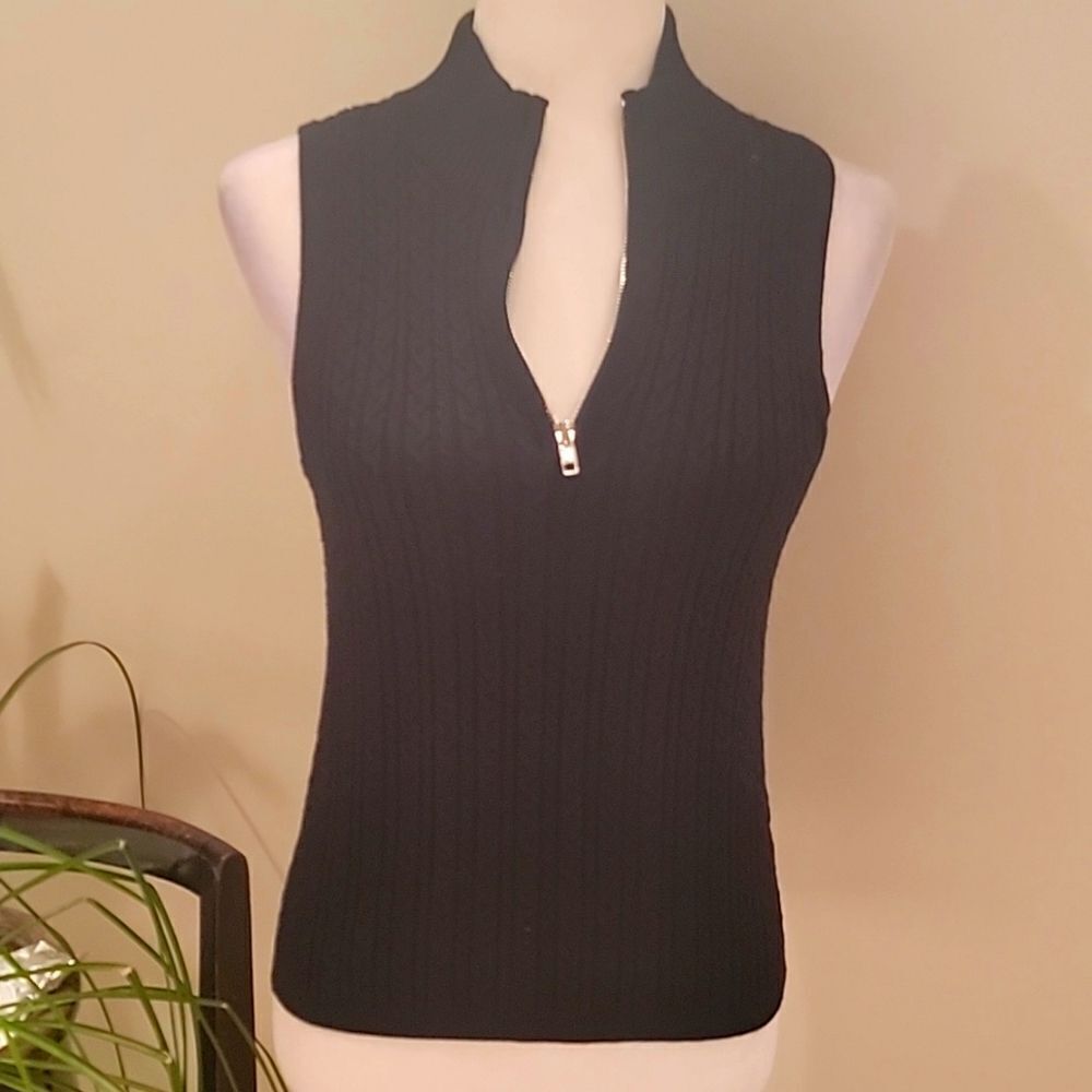 Industry black zip up sleeveless sweater M